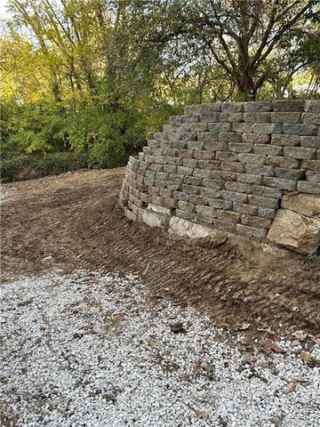 809 Seneca Street, Leavenworth, KS 66048