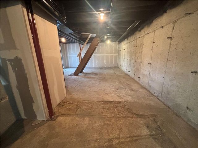 809 Seneca Street, Leavenworth, KS 66048