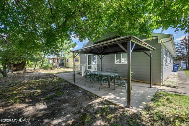 50 Rodhos Street, Toms River, NJ 08757