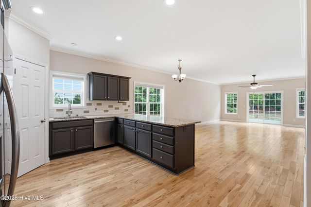 104 Lightwater Court, Aberdeen, NC 28315