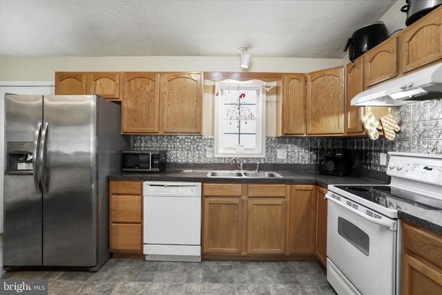 40 LOOKOUT POINT WAY, Linden, VA 22642