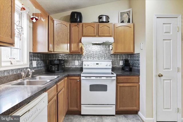 40 LOOKOUT POINT WAY, Linden, VA 22642