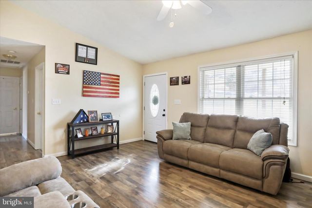 40 LOOKOUT POINT WAY, Linden, VA 22642