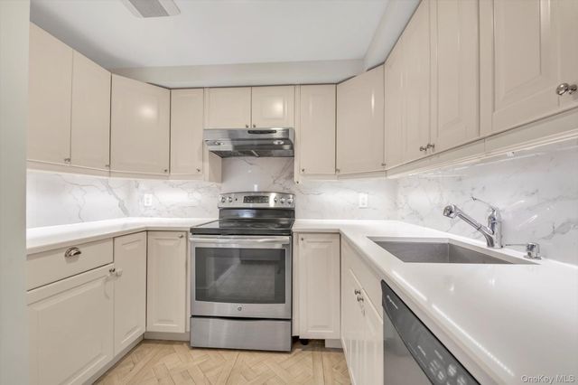 100 Cuttermill Road 4G, Great Neck, NY 11021