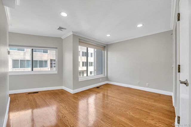 100 Cuttermill Road 4G, Great Neck, NY 11021