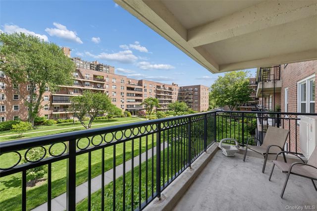 162-21 Powells Cove Boulevard 2R, Beechhurst, NY 11357