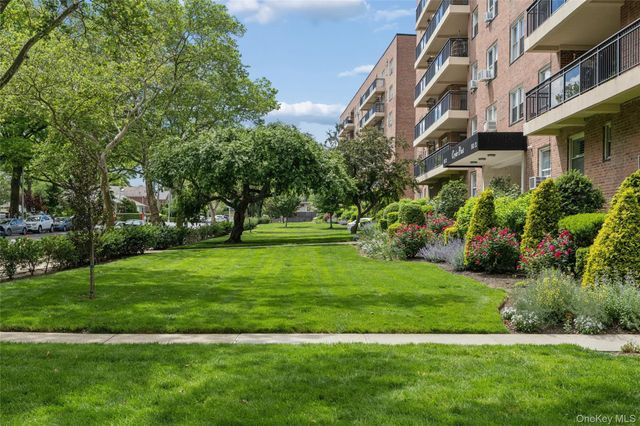 162-21 Powells Cove Boulevard 2R, Beechhurst, NY 11357