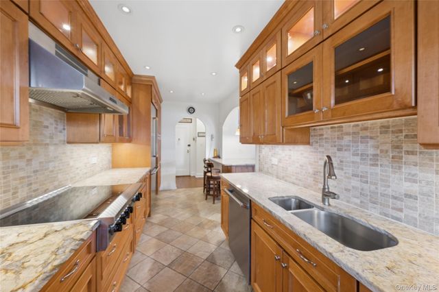162-21 Powells Cove Boulevard 2R, Beechhurst, NY 11357