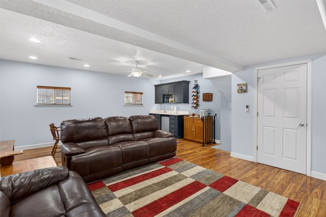 4010 E 24th Court, Des Moines, IA 50317