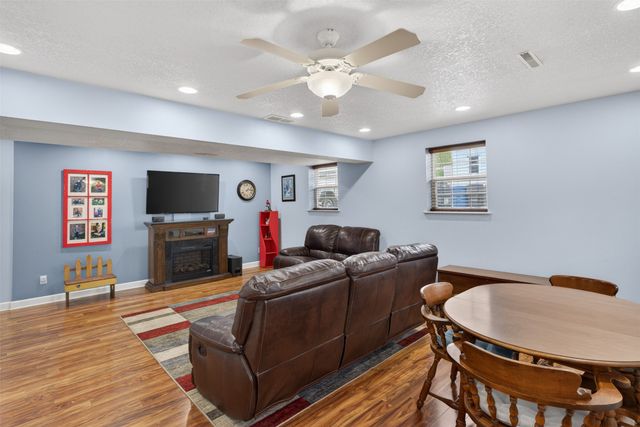 4010 E 24th Court, Des Moines, IA 50317