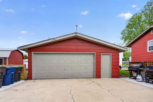 4010 E 24th Court, Des Moines, IA 50317