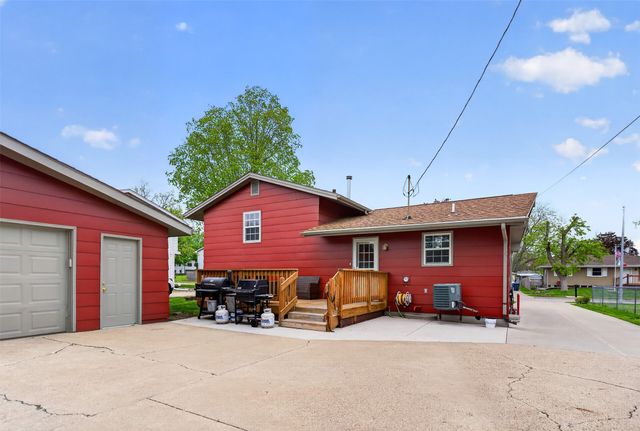 4010 E 24th Court, Des Moines, IA 50317