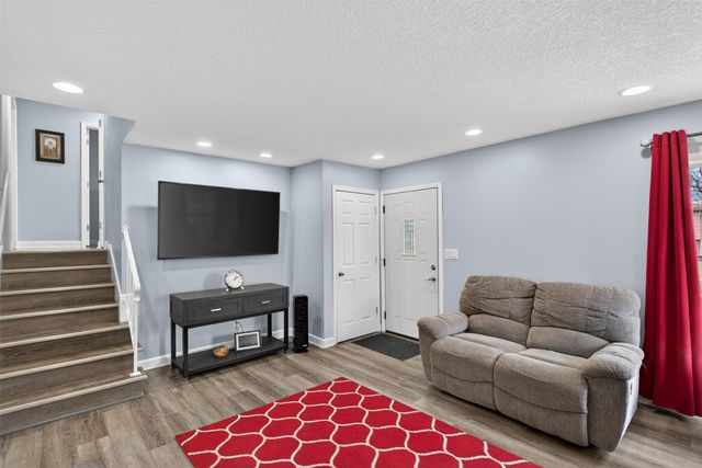 4010 E 24th Court, Des Moines, IA 50317