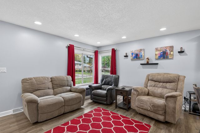 4010 E 24th Court, Des Moines, IA 50317