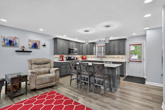4010 E 24th Court, Des Moines, IA 50317