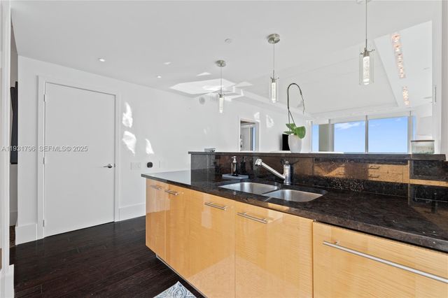 6799 Collins Ave 1005, Miami Beach, FL 33141