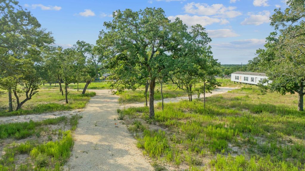 1385 Pettytown RD, Dale, TX 78616