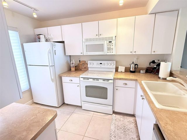 6322 PALMA DEL MAR BOULEVARD S 213, St Petersburg, FL 33715