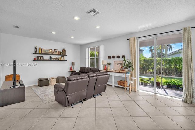 1058 Tupelo Way, Weston, FL 33327