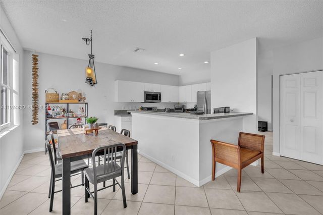 1058 Tupelo Way, Weston, FL 33327