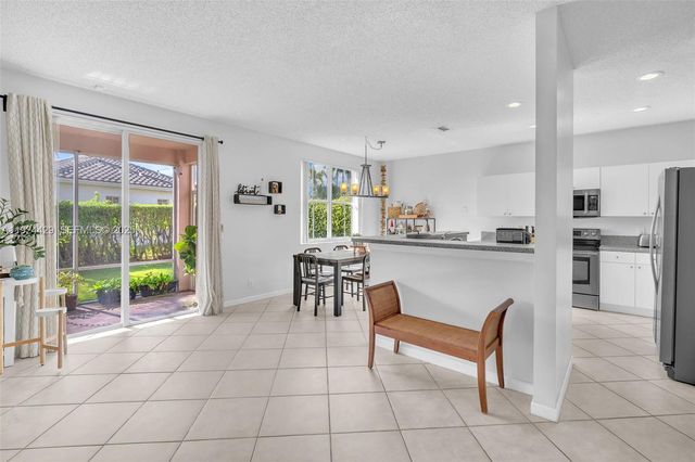 1058 Tupelo Way, Weston, FL 33327