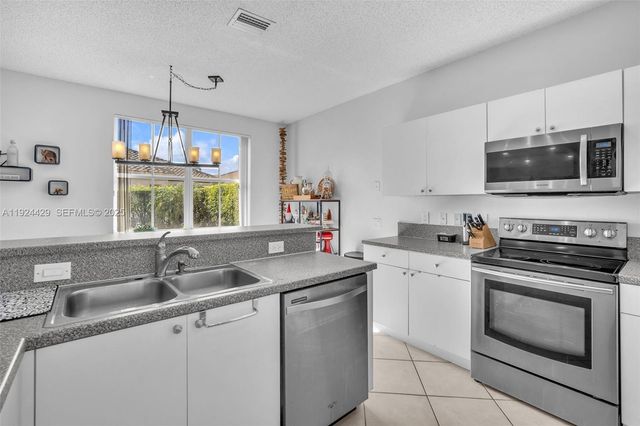 1058 Tupelo Way, Weston, FL 33327