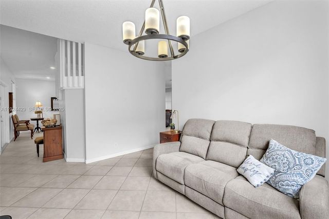 1058 Tupelo Way, Weston, FL 33327