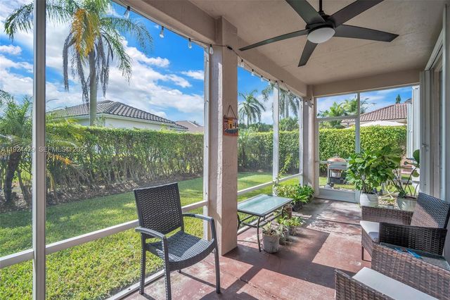 1058 Tupelo Way, Weston, FL 33327