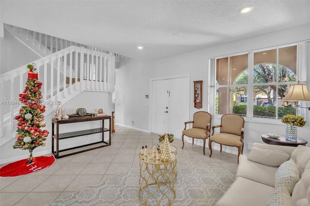 1058 Tupelo Way, Weston, FL 33327