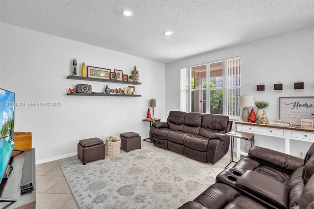 1058 Tupelo Way, Weston, FL 33327