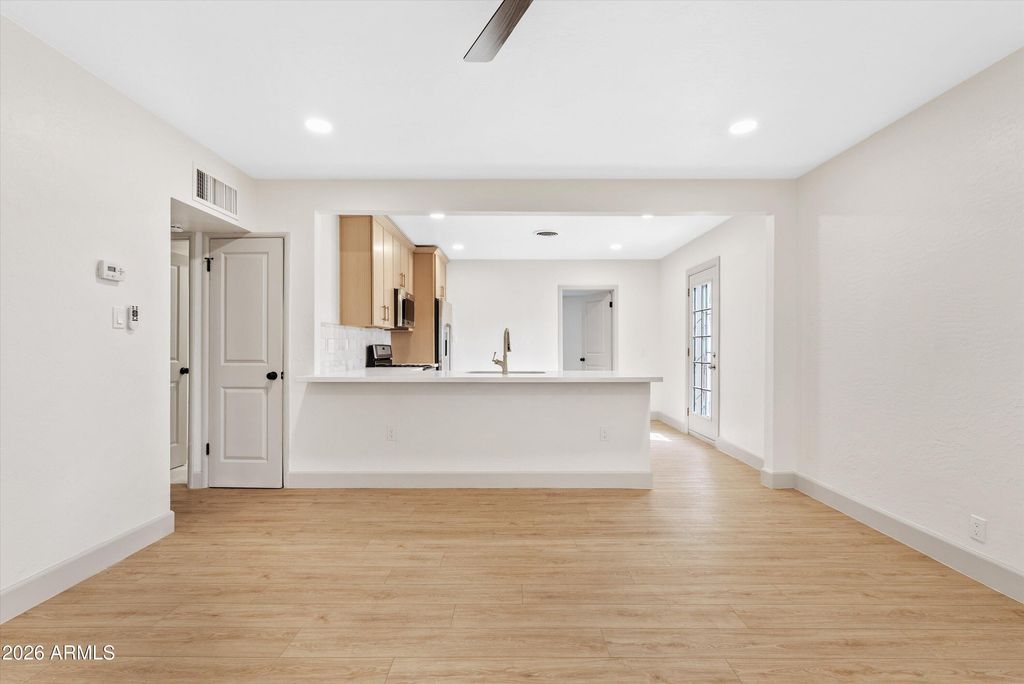 610 E SAN JUAN Avenue, Phoenix, AZ 85012 — photo 5