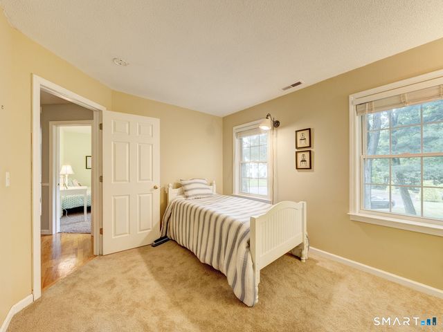 152 Chase Hollow Lane, Glastonbury, CT 06033