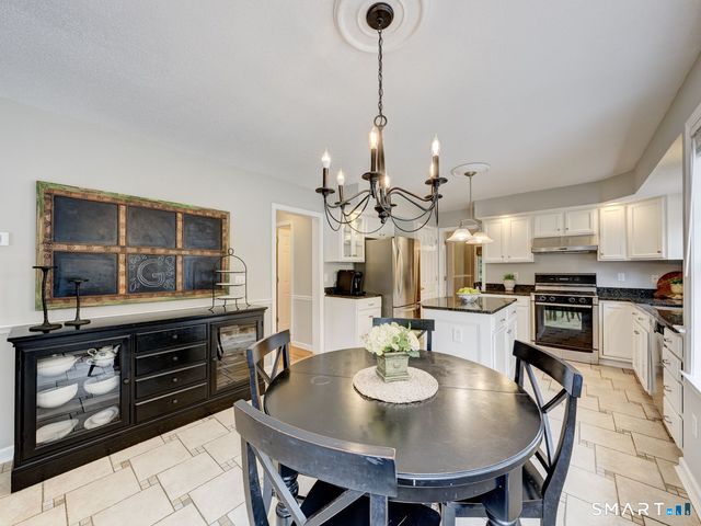 152 Chase Hollow Lane, Glastonbury, CT 06033