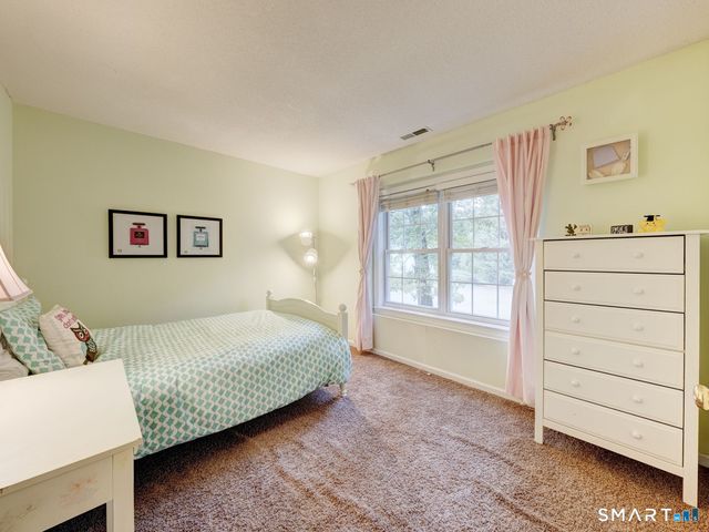 152 Chase Hollow Lane, Glastonbury, CT 06033