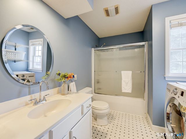 152 Chase Hollow Lane, Glastonbury, CT 06033
