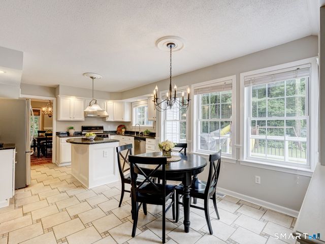 152 Chase Hollow Lane, Glastonbury, CT 06033