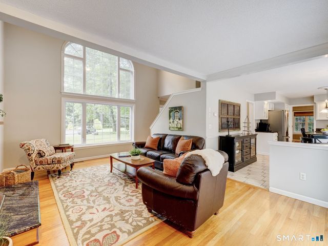 152 Chase Hollow Lane, Glastonbury, CT 06033