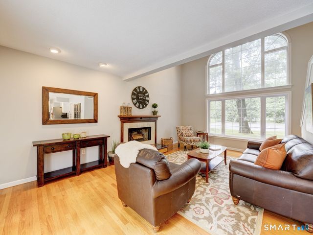 152 Chase Hollow Lane, Glastonbury, CT 06033