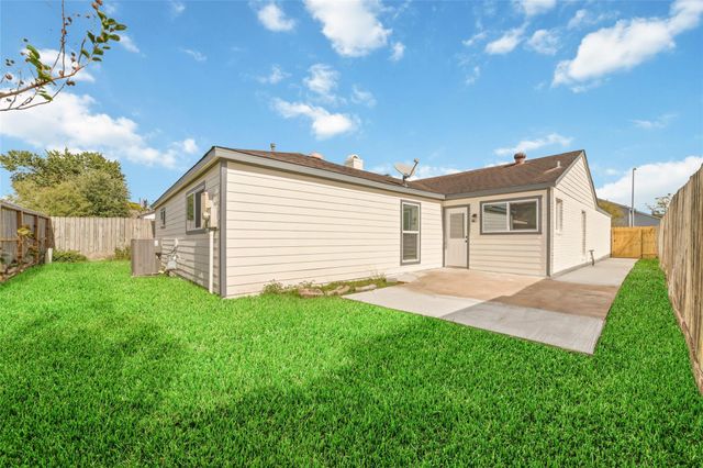 2718 Ashford Oak Drive, Houston, TX 77082