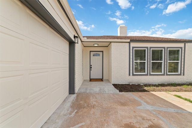 2718 Ashford Oak Drive, Houston, TX 77082