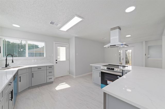 2718 Ashford Oak Drive, Houston, TX 77082