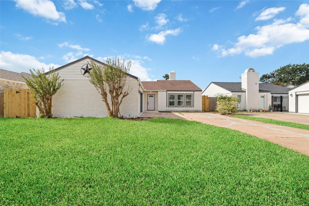 2718 Ashford Oak Drive, Houston, TX 77082