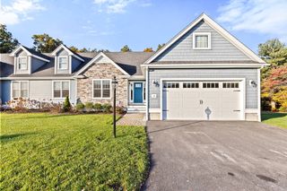 2 Country Club Ln 2, Lakeville, MA 02347