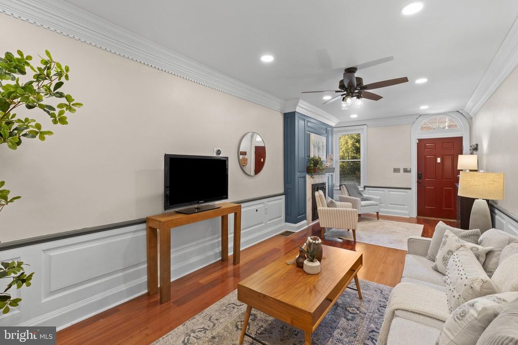 Image 3 of property listing at 2930 ELLIOTT ST, Baltimore, MD 21224