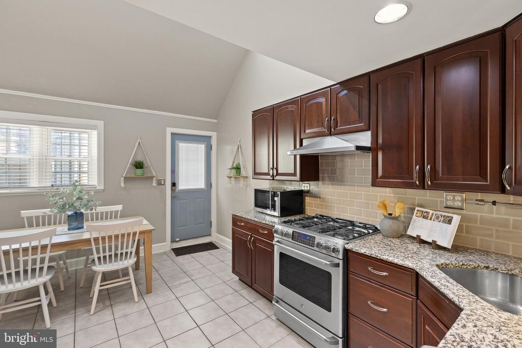 Image 7 of property listing at 2930 ELLIOTT ST, Baltimore, MD 21224