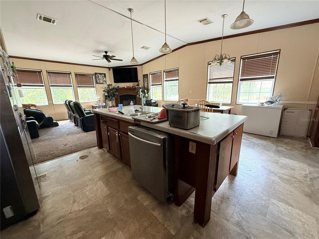 21520 SE 147TH LANE, Umatilla, FL 32784