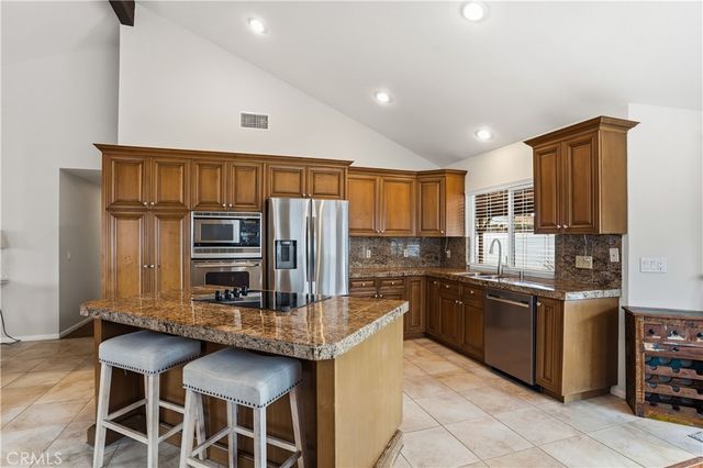 23619 Cutter Drive, Canyon Lake, CA 92587