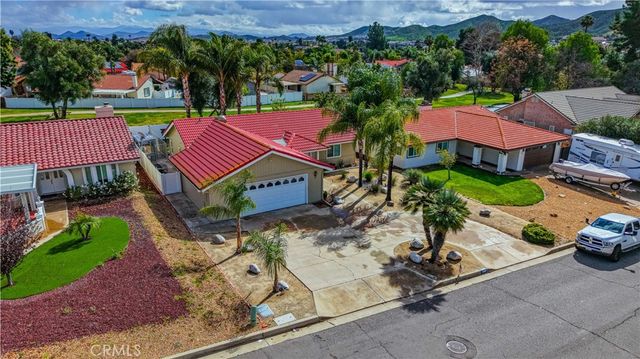 23619 Cutter Drive, Canyon Lake, CA 92587