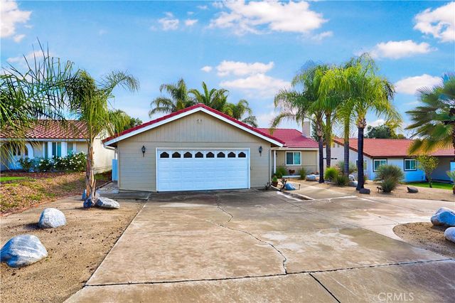 23619 Cutter Drive, Canyon Lake, CA 92587