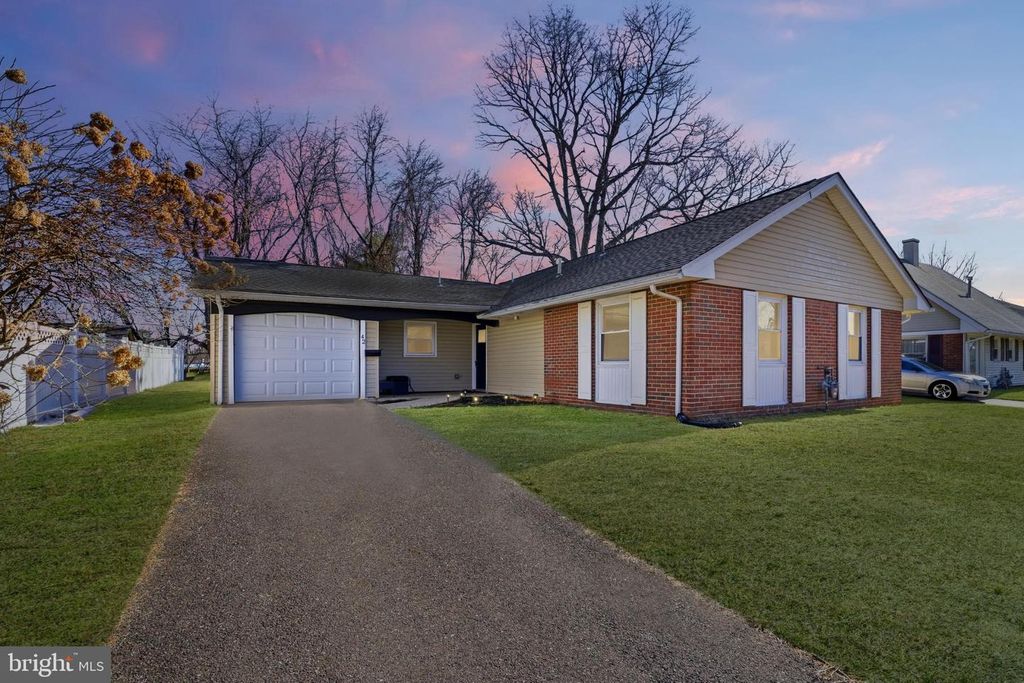 42 BUCKNELL LN, Willingboro, NJ 08046